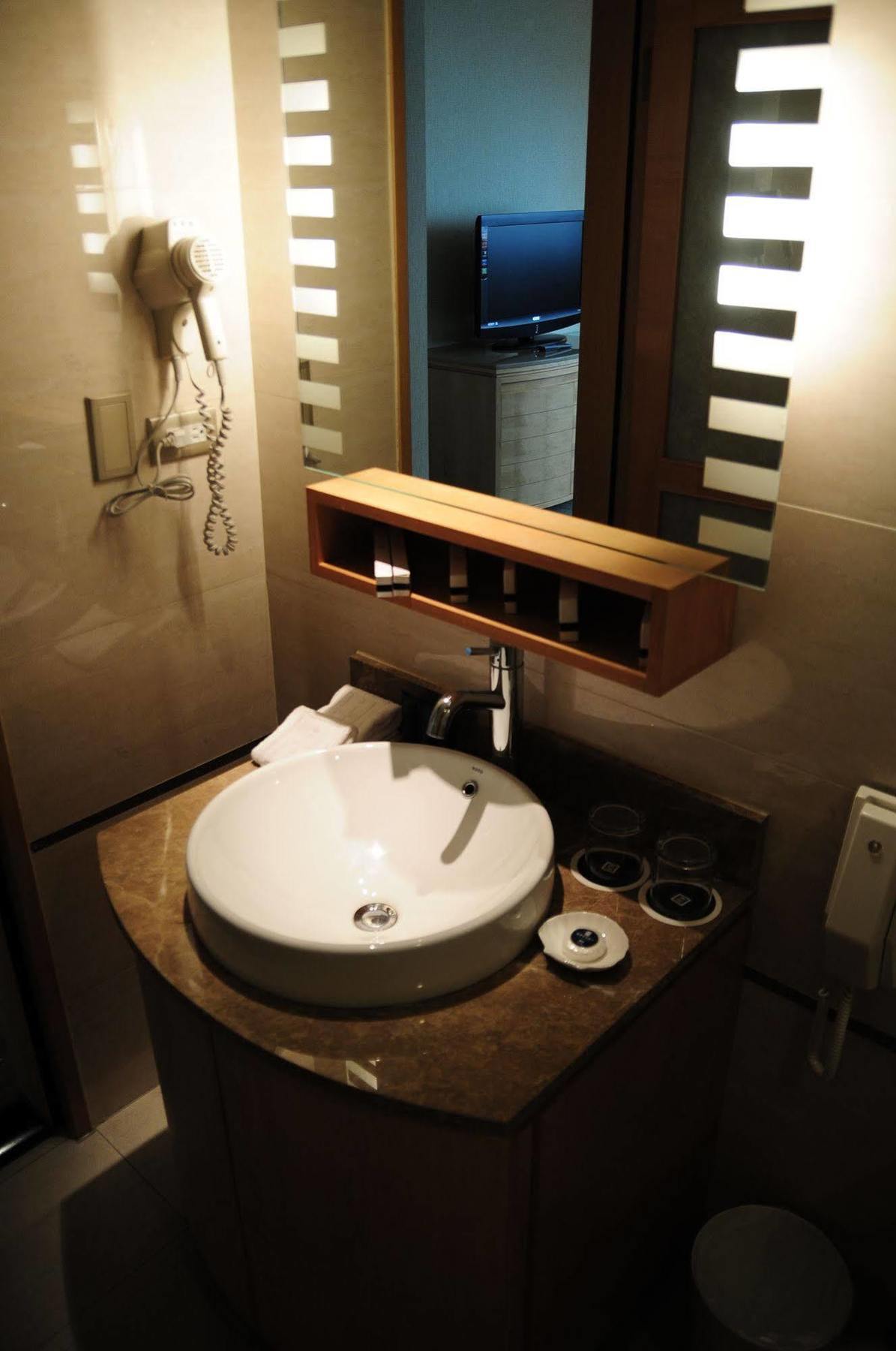 Jin Hua Hotel Luodong Exteriör bild