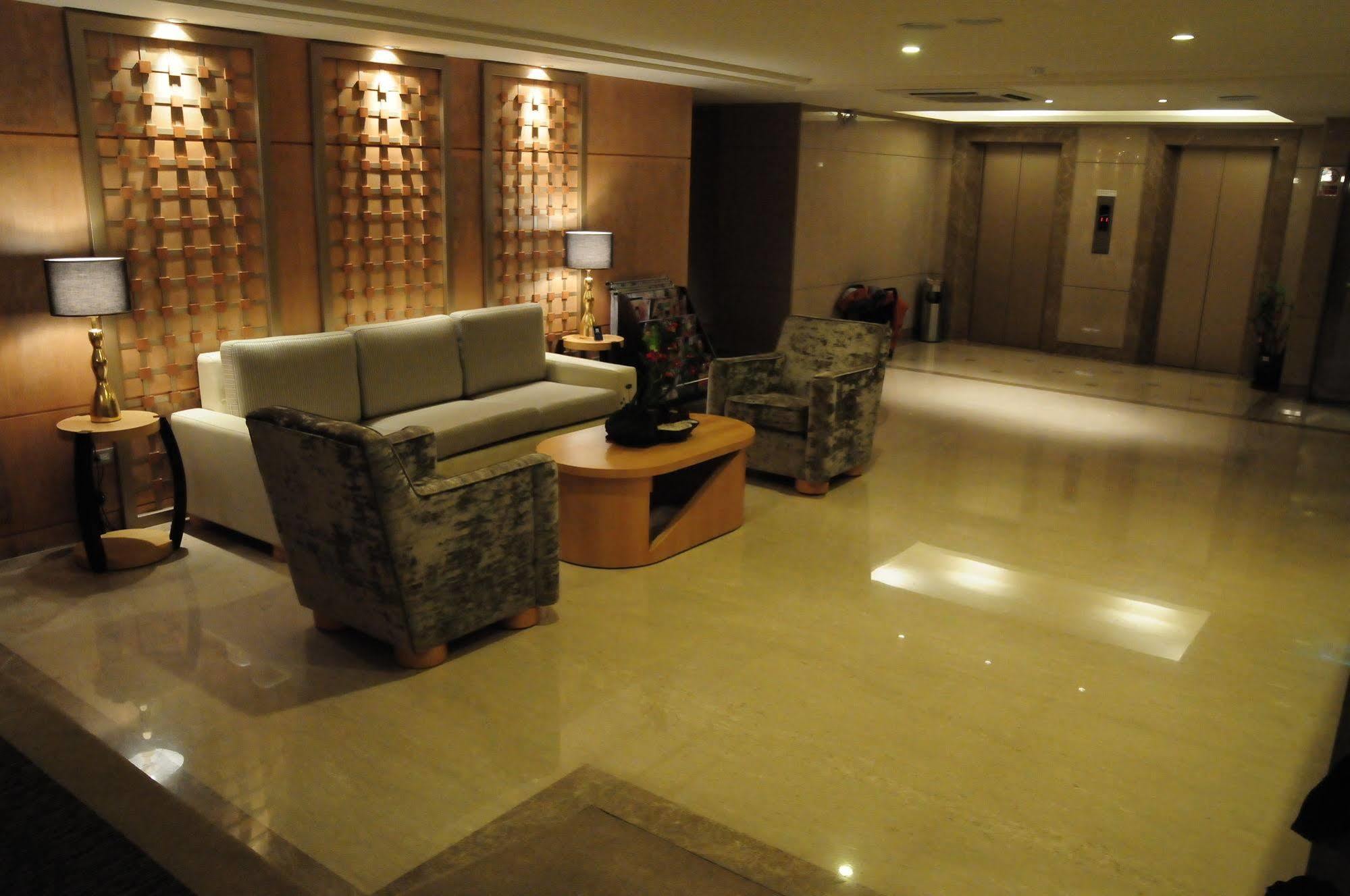 Jin Hua Hotel Luodong Exteriör bild